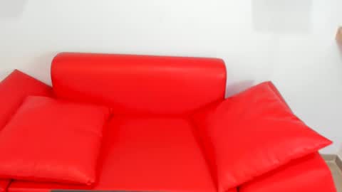 Snapshot of emili_slim chatting on September 11, 8:20 pm emili_slim online show from September 11, 8:20 pm