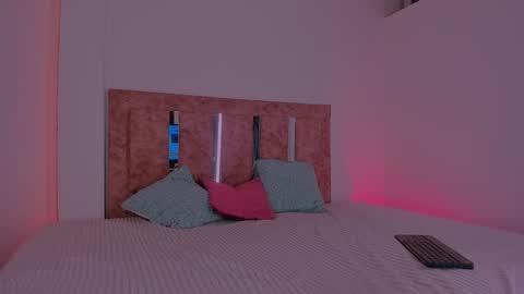 emili_williams10 online show from April 23, 2:46 am