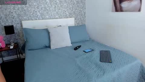 emilia_1040 online show from March 12, 11:42 am