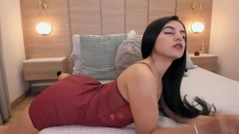 emilia_1040 online show from April 19, 1:32 pm