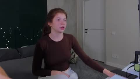 Snapshot of emilia_cross chatting on June 15, 1:19 am Emilia online show from June 15, 1:19 am
