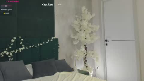 Snapshot of emilia_cross chatting on July 8, 1:10 am Emilia online show from July 8, 1:10 am