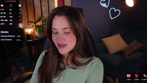 Snapshot of emilia_dream chatting on December 5, 3:28 pm emilia_dream online show from December 5, 3:28 pm