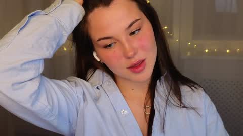 Snapshot of emilia_dream chatting on December 16, 3:43 pm emilia_dream online show from December 16, 3:43 pm