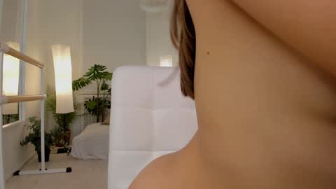 Snapshot of emilia_dream chatting on January 24, 12:42 am emilia_dream online show from January 24, 12:42 am