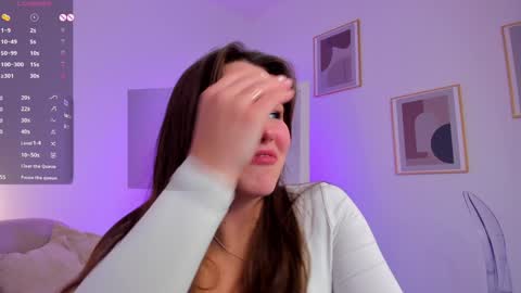 Snapshot of emilia_dream chatting on February 7, 2:37 pm emilia_dream online show from February 7, 2:37 pm