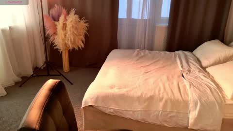 Snapshot of emilia_dream chatting on September 11, 3:12 pm emilia_dream online show from September 11, 3:12 pm