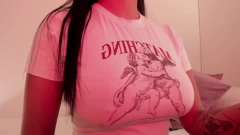 Snapshot of emilia_ghendle chatting on December 12, 12:12 pm Emilia Big Boobs online show from December 12, 12:12 pm