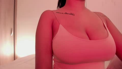 Snapshot of emilia_ghendle chatting on December 15, 10:15 pm Emilia Big Boobs online show from December 15, 10:15 pm