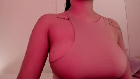 Snapshot of emilia_ghendle chatting on December 29, 1:24 am Emilia Big Boobs online show from December 29, 1:24 am