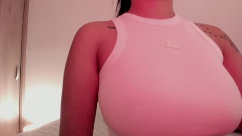 Snapshot of emilia_ghendle chatting on January 2, 1:40 pm Emilia Big Boobs online show from January 2, 1:40 pm