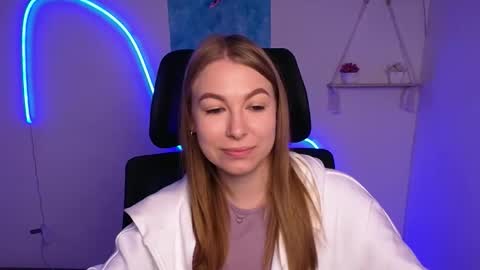 Emilia online show from November 4, 6:34 am