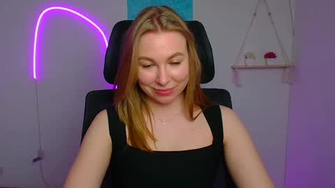 Emilia online show from April 18, 6:12 pm