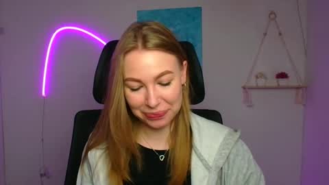 Emilia online show from April 21, 5:36 am