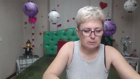 EmiliaGree online show from November 1, 6:21 pm