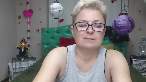 EmiliaGree online show from November 11, 6:19 pm