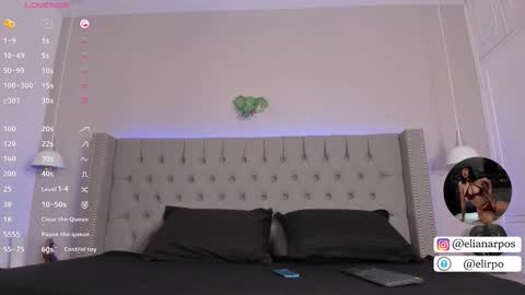 Snapshot of emiliana_rios chatting on October 1, 3:23 am emiliana_rios online show from October 1, 3:23 am