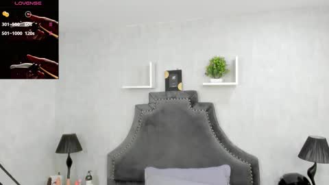 Snapshot of emiliarose_ chatting on November 6, 8:54 pm EmiliaRose online show from November 6, 8:54 pm