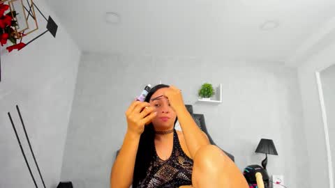 Snapshot of emiliarose_ chatting on November 20, 8:52 pm EmiliaRose online show from November 20, 8:52 pm