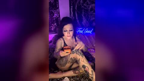 Snapshot of emilietreez chatting on June 24, 6:01 am emilietreez online show from June 24, 6:01 am