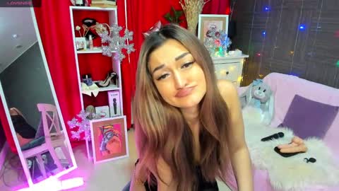 Snapshot of emiliyaqueen chatting on December 19, 5:18 am Emiliya online show from December 19, 5:18 am