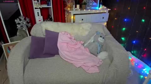 Snapshot of emiliyaqueen chatting on January 7, 1:17 am Emiliya online show from January 7, 1:17 am