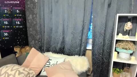 Snapshot of emiliyaqueen chatting on January 28, 2:11 am Emiliya online show from January 28, 2:11 am