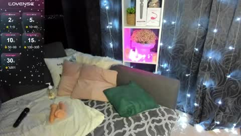 Snapshot of emiliyaqueen chatting on February 1, 11:54 am Emiliya online show from February 1, 11:54 am