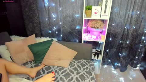 Snapshot of emiliyaqueen chatting on February 3, 8:24 am Emiliya online show from February 3, 8:24 am