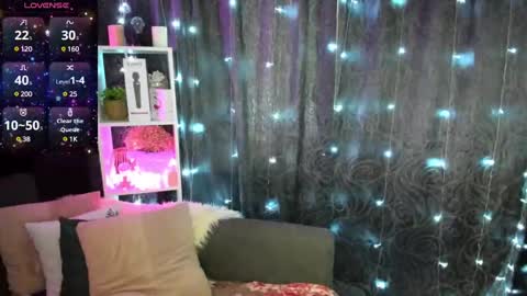 Snapshot of emiliyaqueen chatting on February 10, 2:08 am Emiliya online show from February 10, 2:08 am