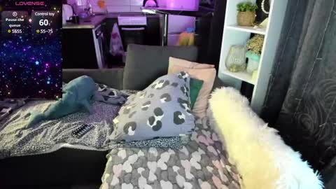 Snapshot of emiliyaqueen chatting on February 14, 2:07 am Emiliya online show from February 14, 2:07 am