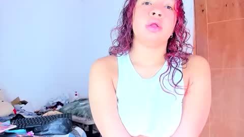 Snapshot of emilly_coper18 chatting on April 30, 2:34 pm emily online show from April 30, 2:34 pm