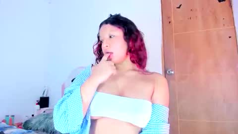 Snapshot of emilly_coper18 chatting on May 8, 5:18 pm emily online show from May 8, 5:18 pm