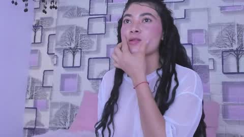 Snapshot of emilly_duque chatting on May 9, 3:45 am Emilly online show from May 9, 3:45 am