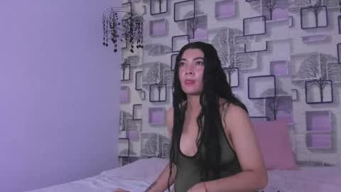 Snapshot of emilly_duque chatting on May 14, 3:35 am Emilly online show from May 14, 3:35 am