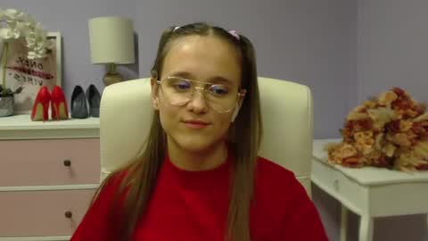 Emilly online show from December 3, 1:54 pm