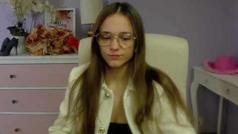 Snapshot of emilly_lust99 chatting on February 14, 7:49 am Emilly online show from February 14, 7:49 am