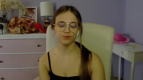 Snapshot of emilly_lust99 chatting on February 27, 10:59 am Emilly online show from February 27, 10:59 am