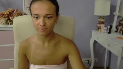 Snapshot of emilly_lust99 chatting on October 28, 7:34 am Emilly online show from October 28, 7:34 am