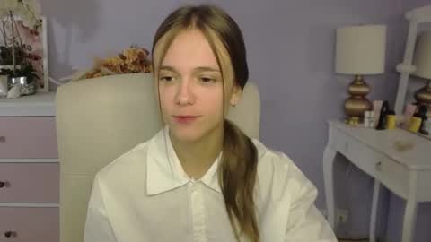 Snapshot of emilly_lust99 chatting on December 5, 7:50 am Emilly online show from December 5, 7:50 am