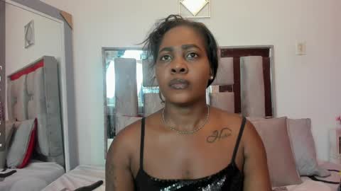 Emilly Roa online show from April 5, 12:02 pm