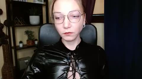 Emilly online show from February 19, 7:04 am