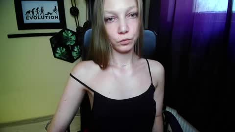 Emilly online show from June 3, 2:33 pm