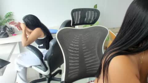 Emilly  online show from April 28, 3:06 pm