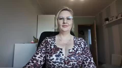 EmillyLove online show from March 4, 7:25 am