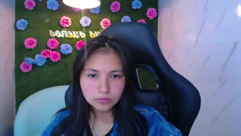 Snapshot of emiluna_a chatting on June 12, 10:52 pm emiluna_a online show from June 12, 10:52 pm