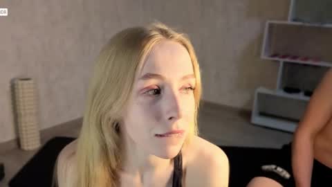 emily0303 online show from April 9, 6:35 pm