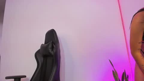 emily611258 online show from June 16, 8:11 pm