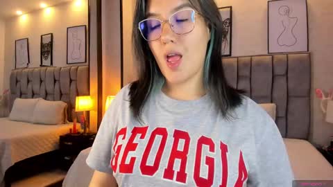 Emily online show from December 4, 9:29 am