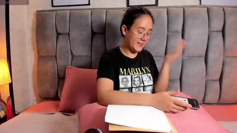 Emily online show from February 22, 6:28 am